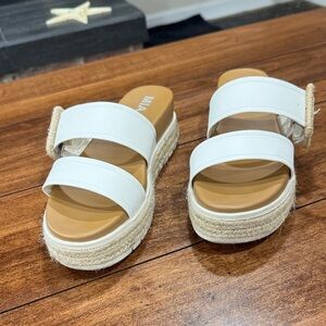 Mia Kenzy Platform Sandals size 8.5